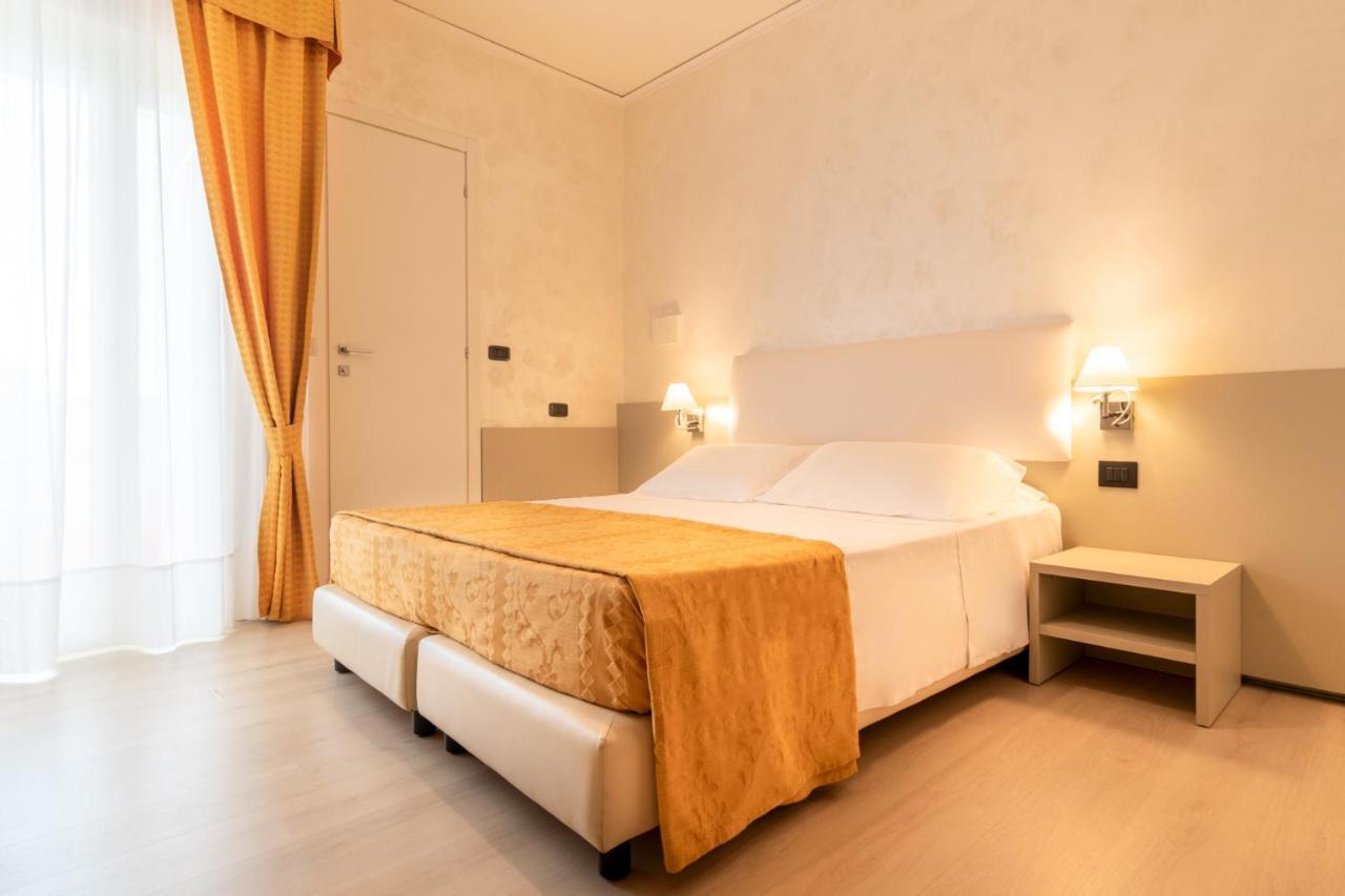 Continental B&B City Hotel Bibione Bagian luar foto