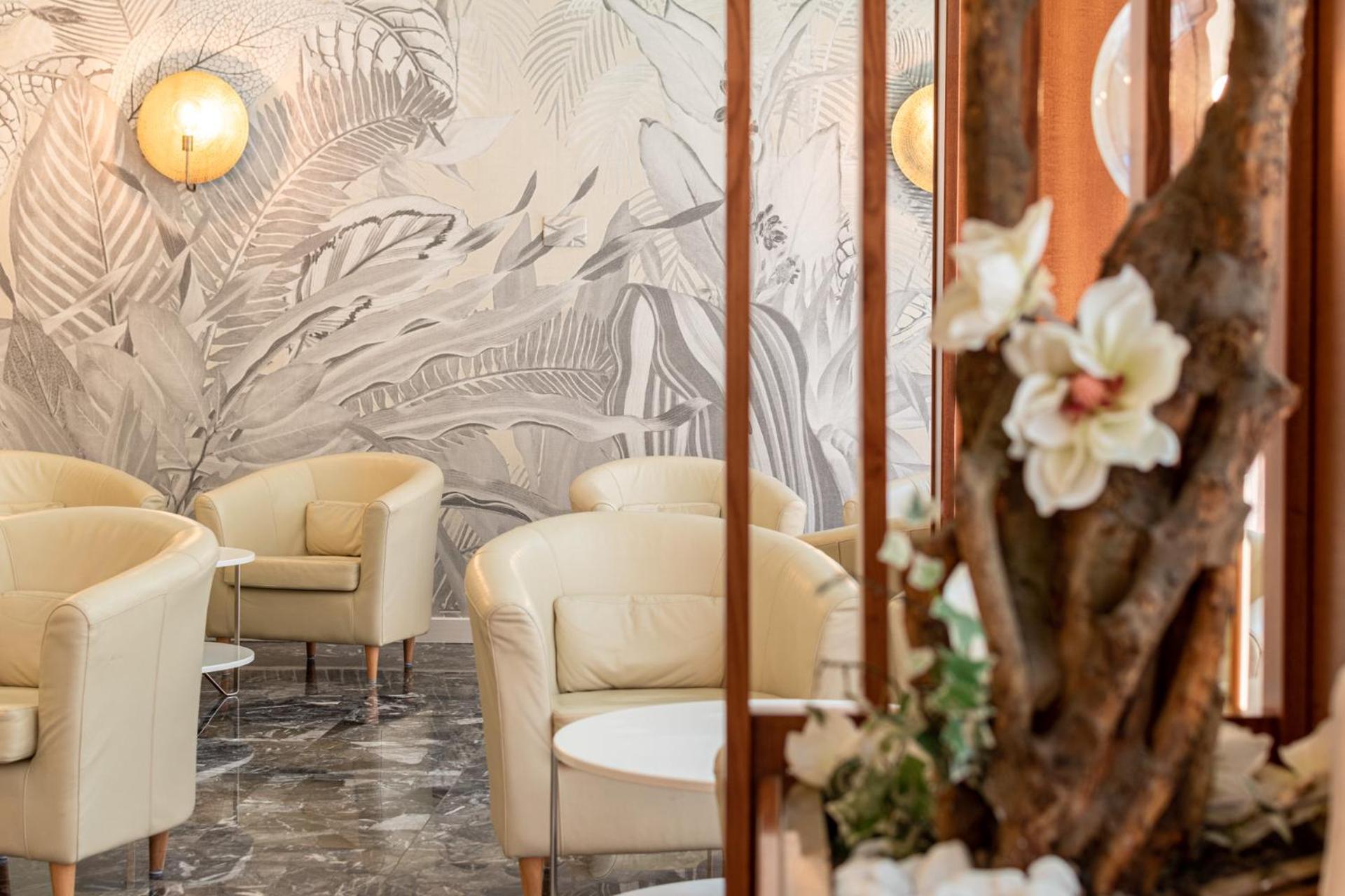 Continental B&B City Hotel Bibione Bagian luar foto