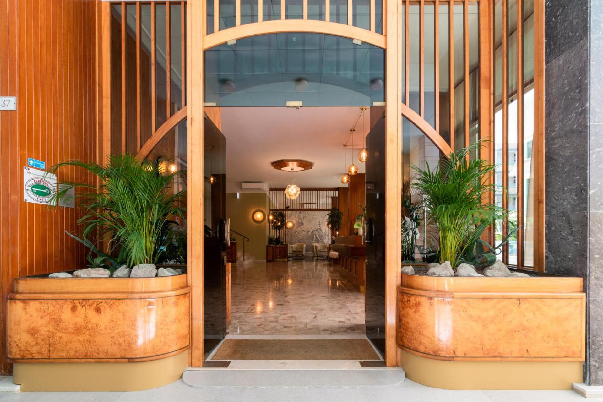 Continental B&B City Hotel Bibione Bagian luar foto