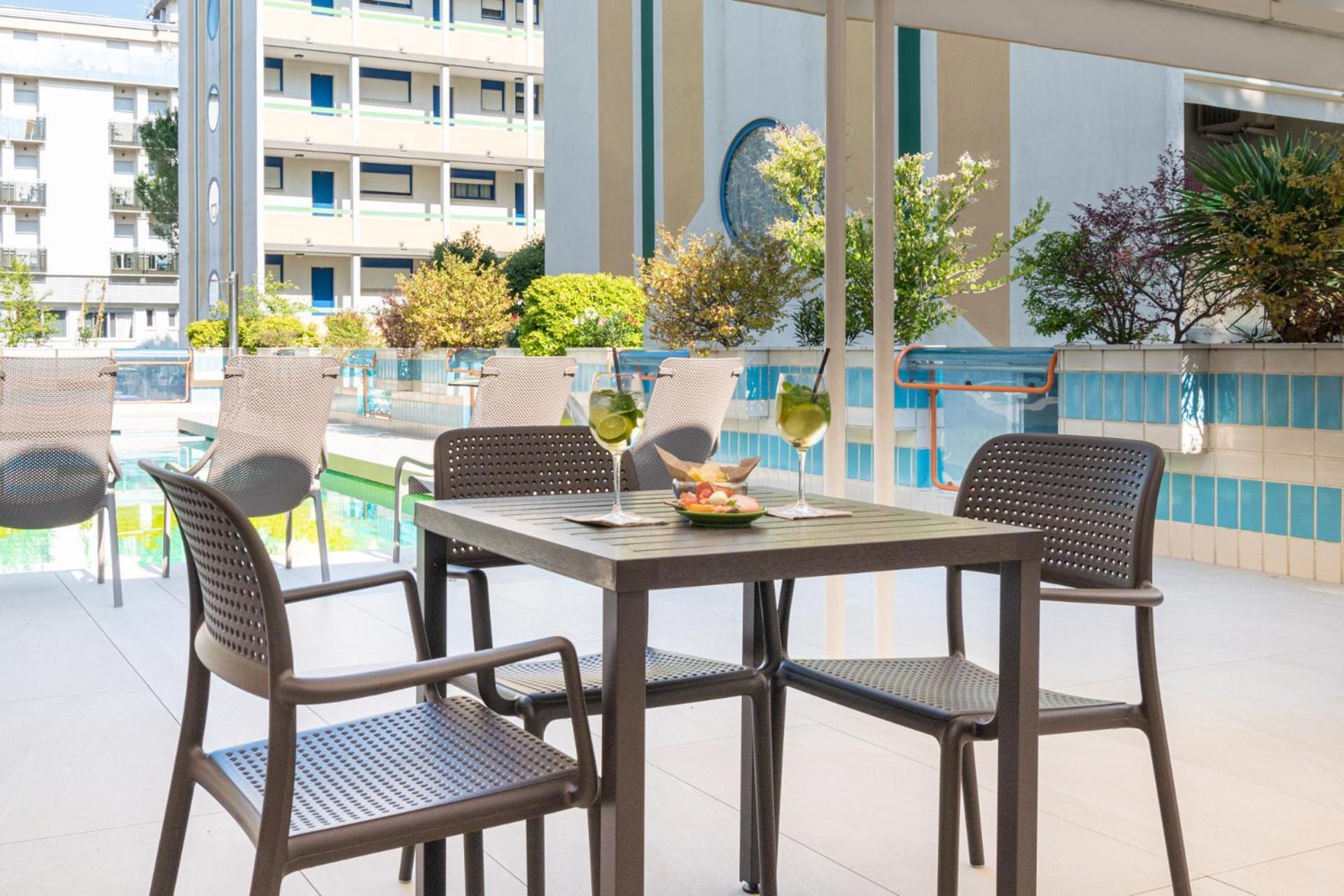 Continental B&B City Hotel Bibione Bagian luar foto