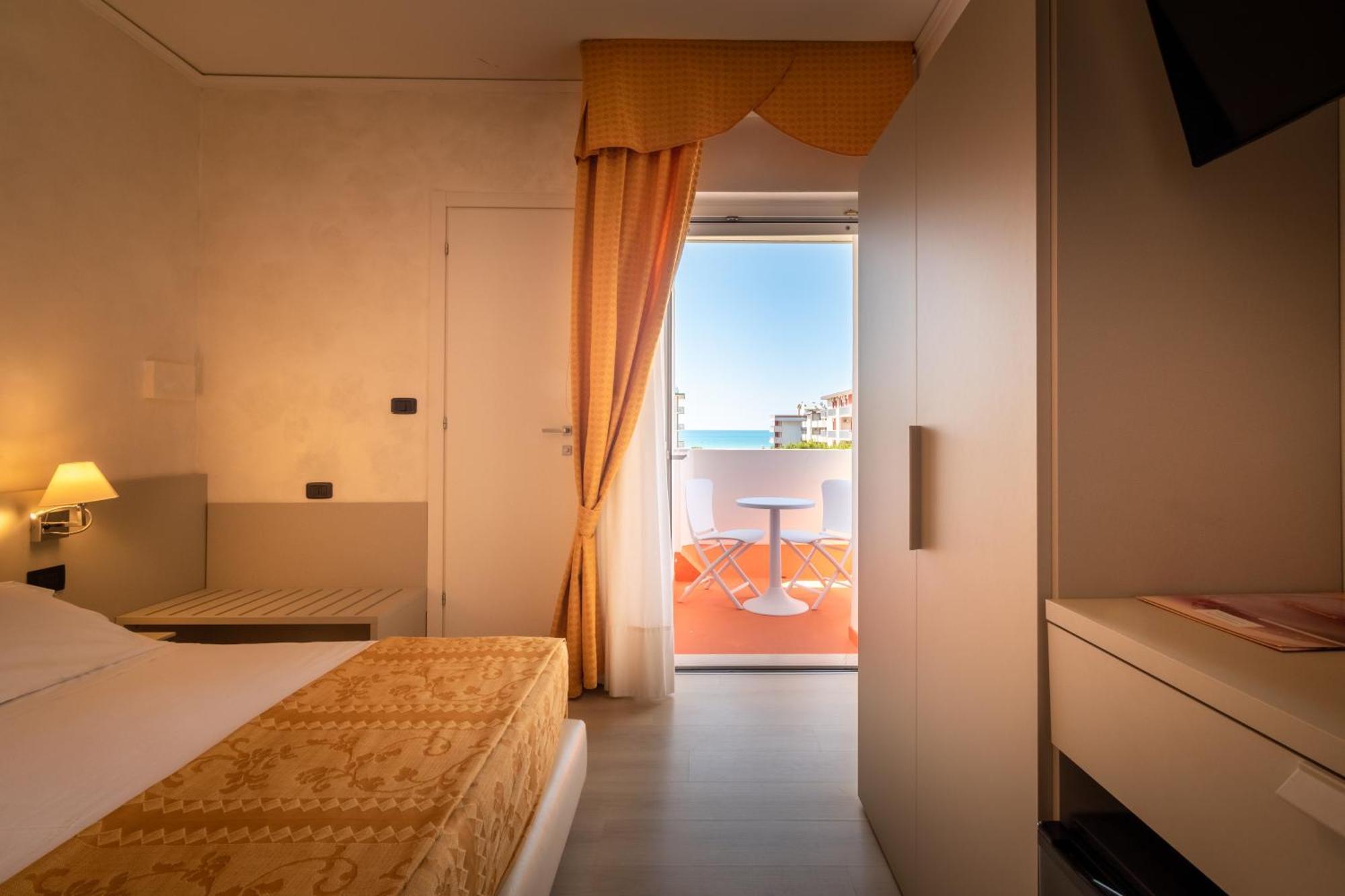 Continental B&B City Hotel Bibione Ruang foto
